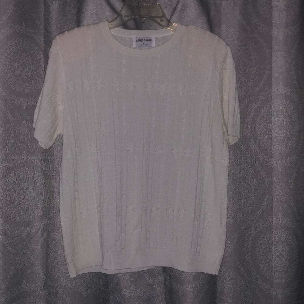 Like new lightweight, short-sleeved sweater by Alfred Dunner. White, size M.